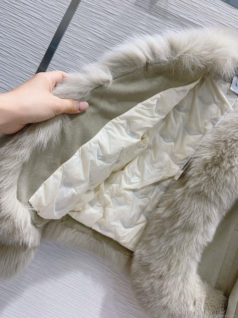 Max Mara Women’s Fashion Clothing Fur Coat M78363