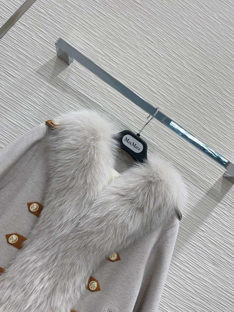 Max Mara Women’s Fashion Clothing Fur Coat M78364