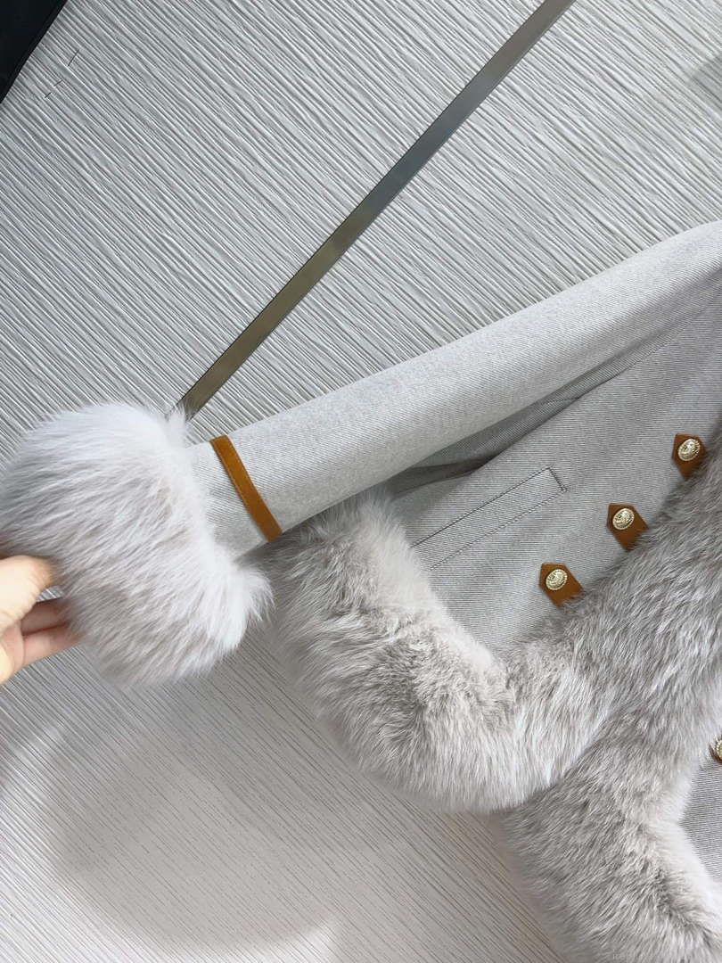 Max Mara Women’s Fashion Clothing Fur Coat M78364