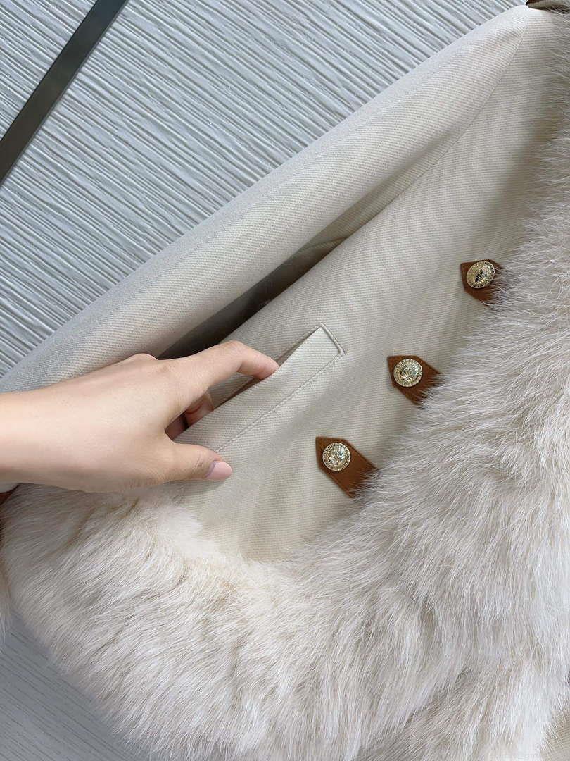 Max Mara Women’s Fashion Clothing Fur Coat M78365