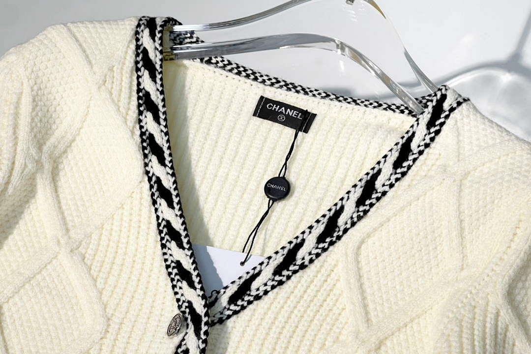 Chanel Women’s Fashion Clothing Knitted sweaters C58831