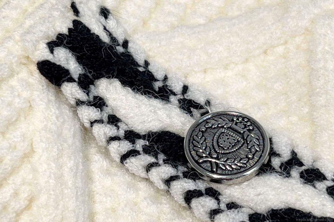 Chanel Women’s Fashion Clothing Knitted sweaters C58831