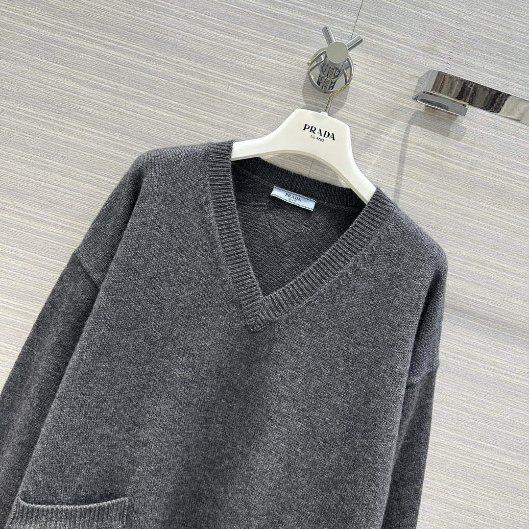 Prada Women’s Fashion Clothing Cashmere Sweater P99470