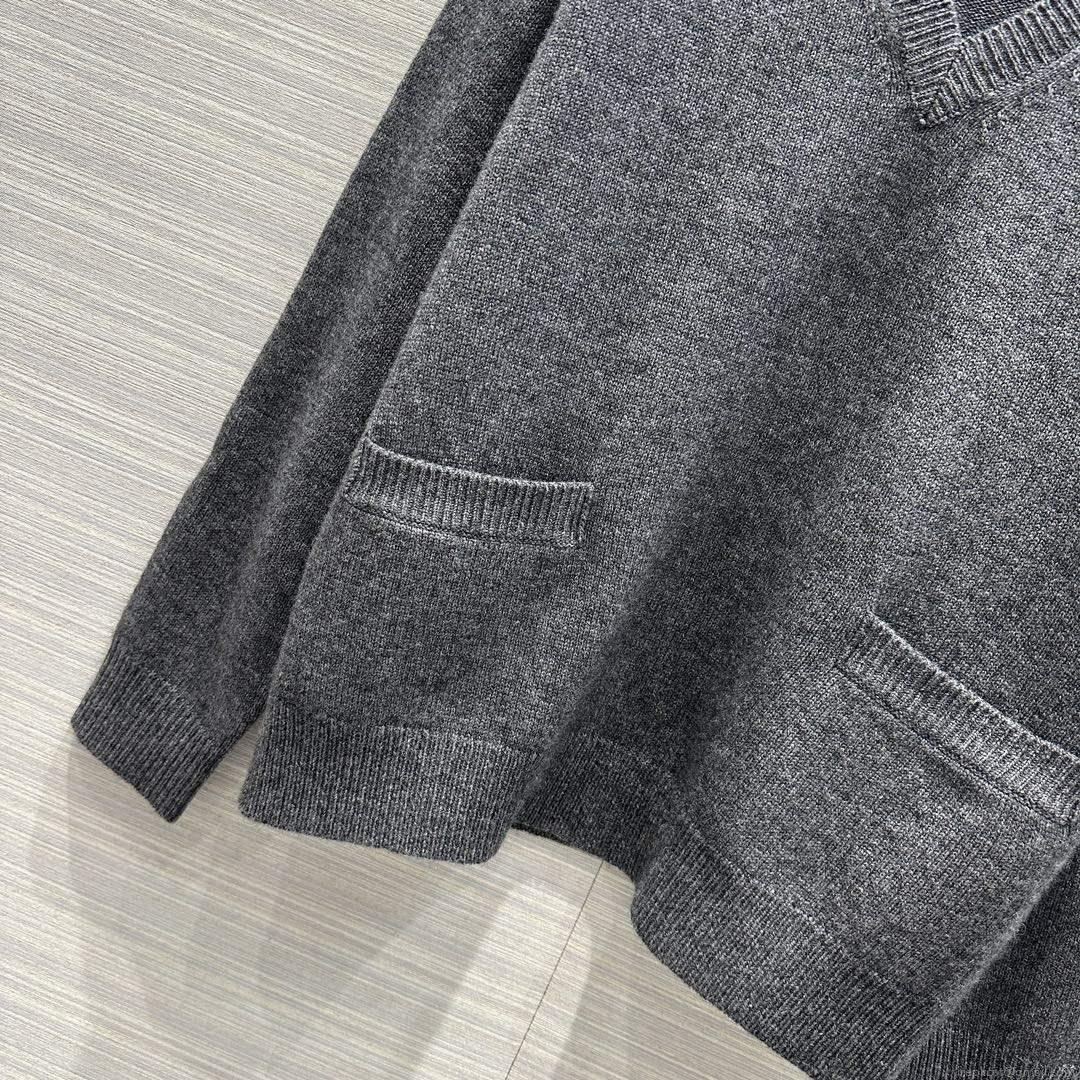 Prada Women’s Fashion Clothing Cashmere Sweater P99470
