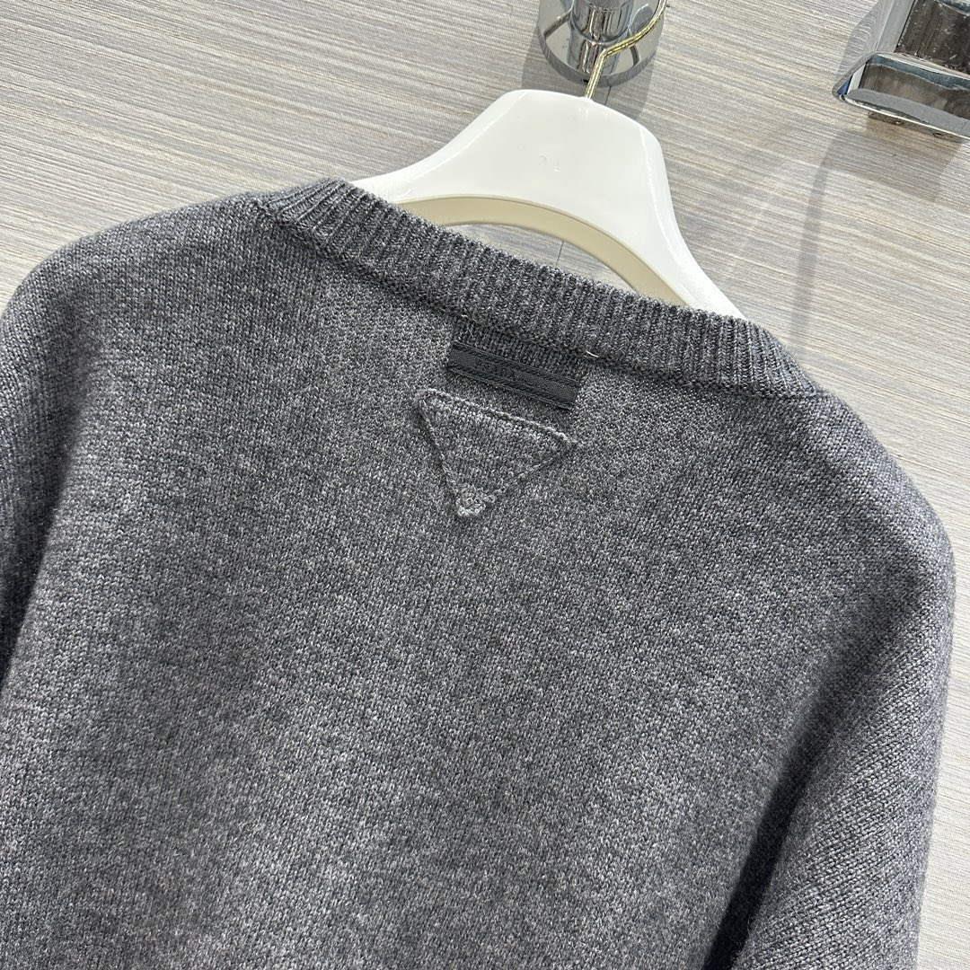 Prada Women’s Fashion Clothing Cashmere Sweater P99470