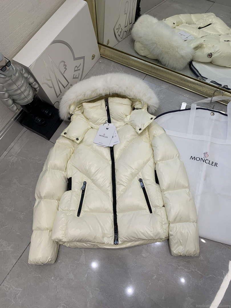 Moncler Women’s Fashion Clothing Short Down Coat M68720