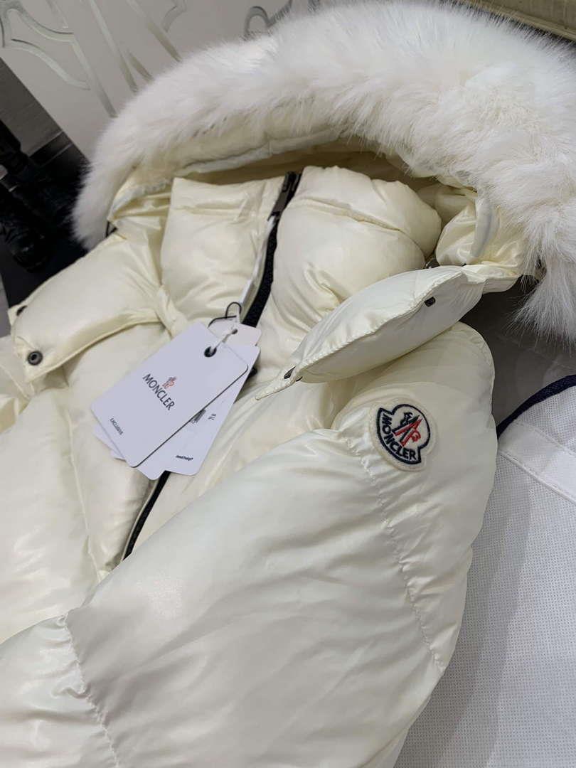 Moncler Women’s Fashion Clothing Short Down Coat M68720