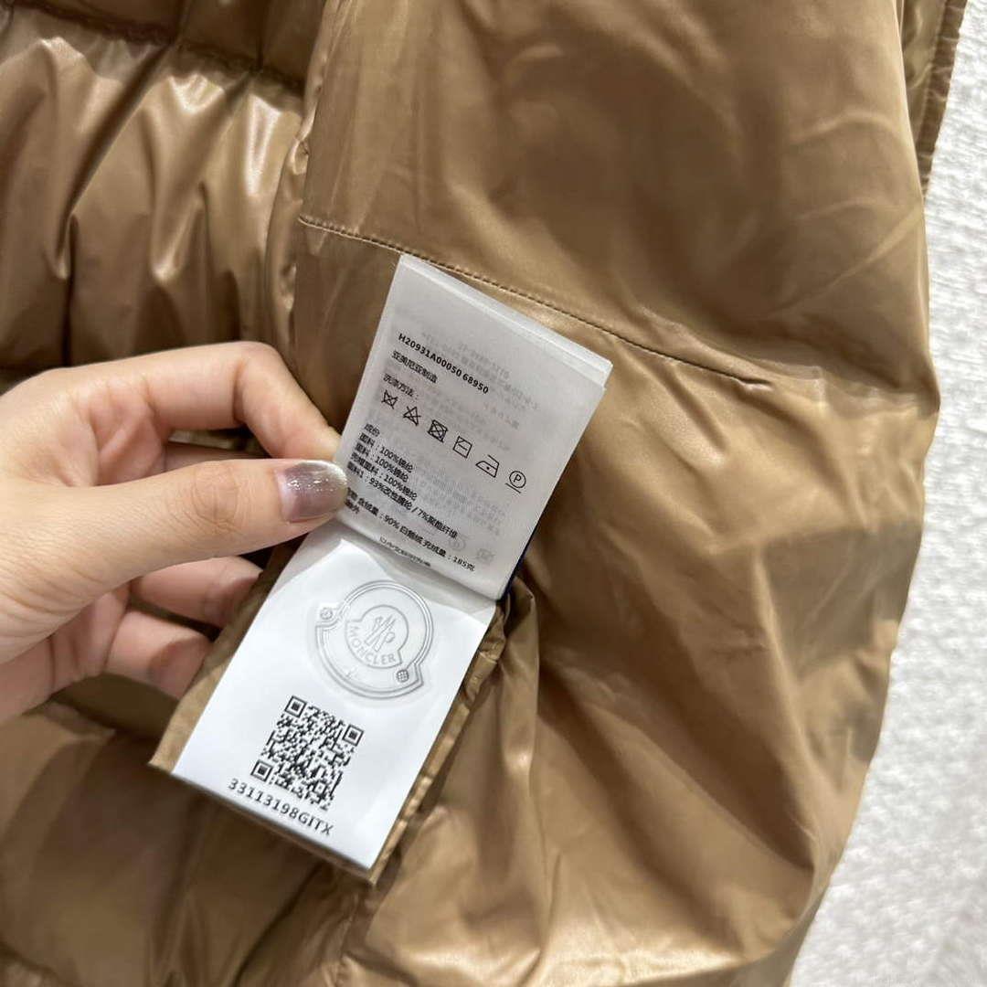 Moncler Women’s Fashion Clothing Medium Length Down Coat M68721