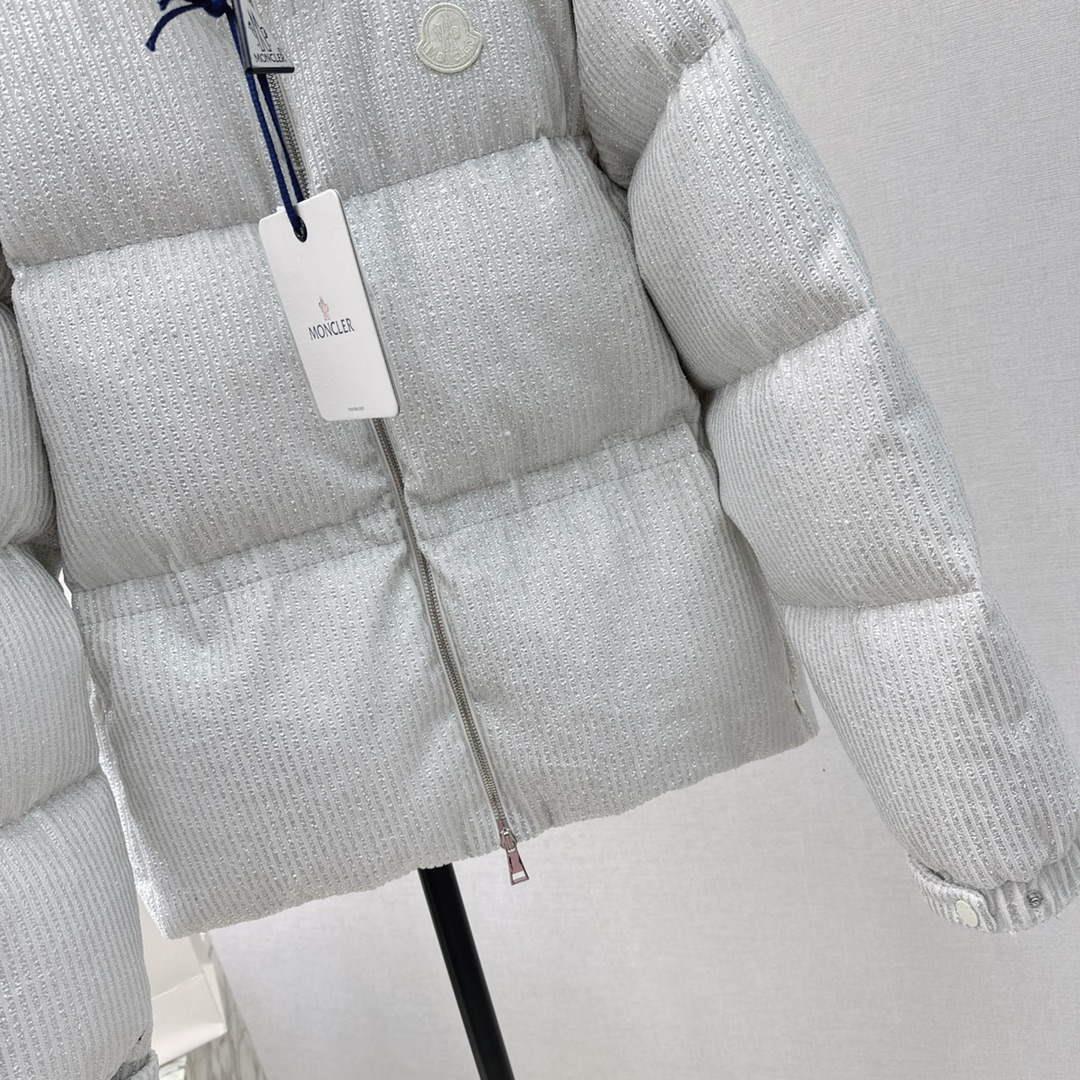 Moncler Women’s Fashion Clothing Short Down Coat M68730