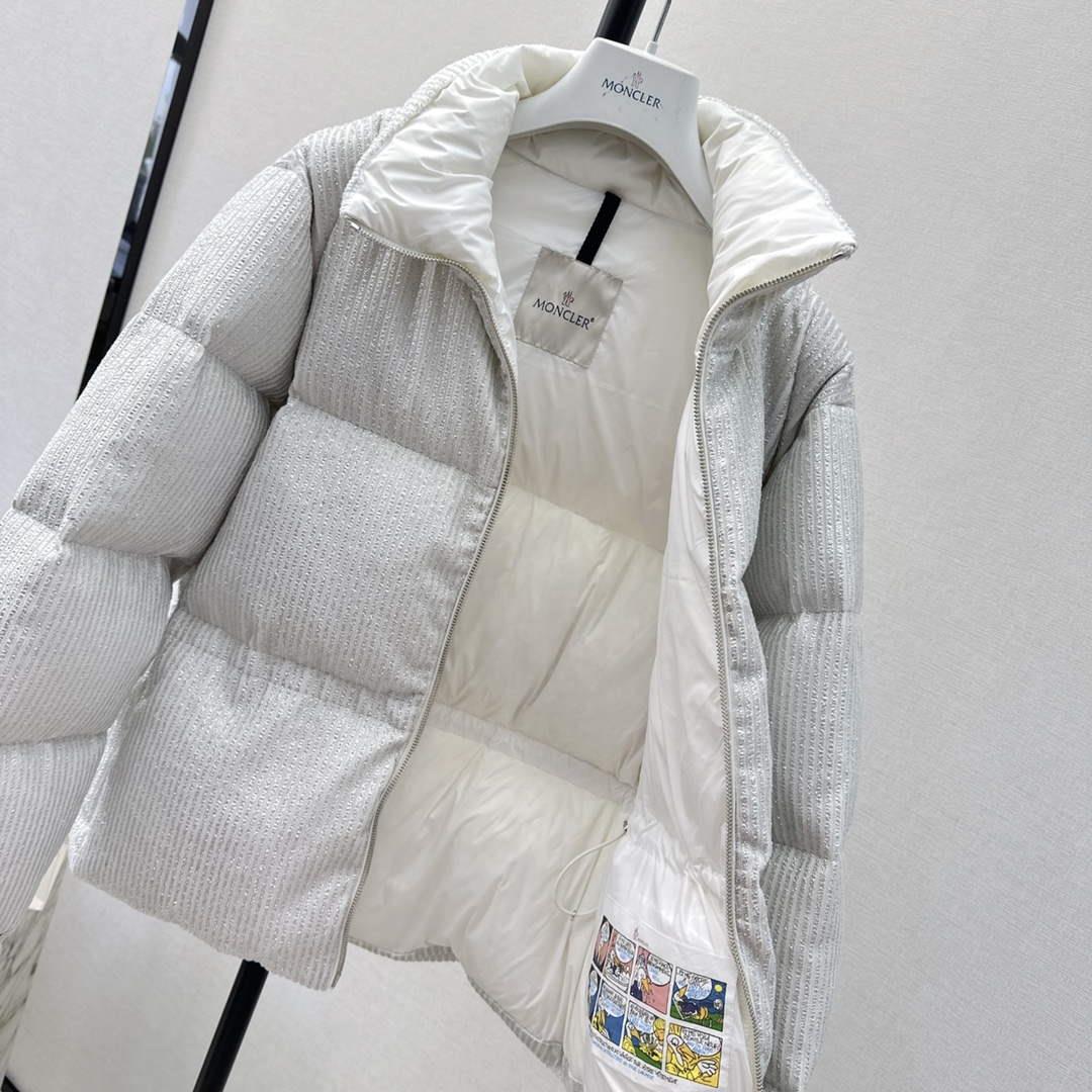Moncler Women’s Fashion Clothing Short Down Coat M68730