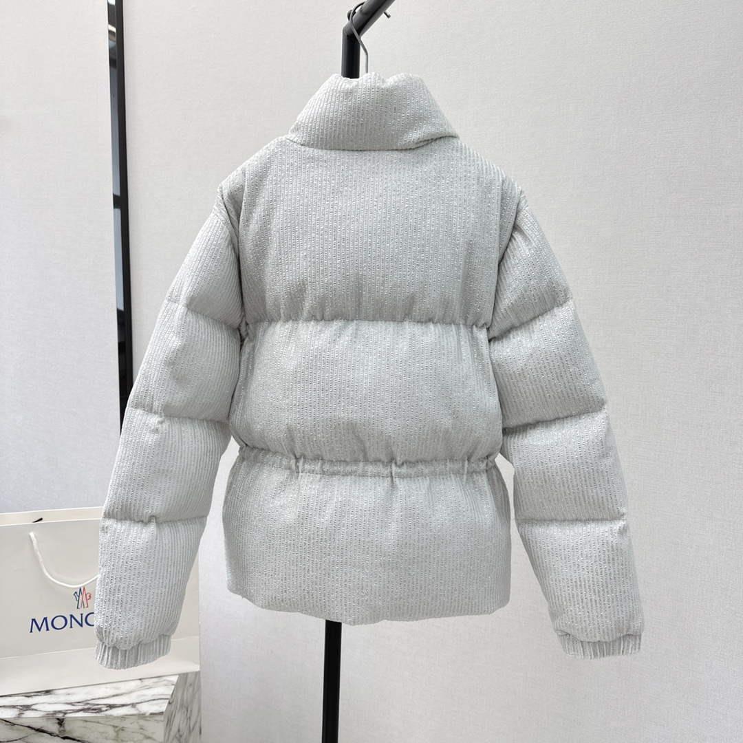 Moncler Women’s Fashion Clothing Short Down Coat M68730