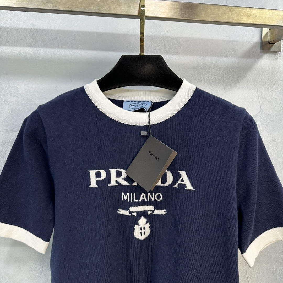 Prada Women’s T-shirt Fashion Clothing P89210