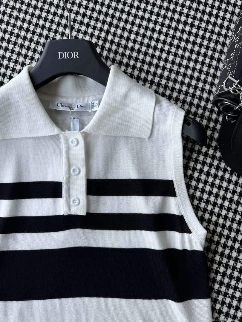 Dior Women’s T-shirt Fashion Clothing D82571