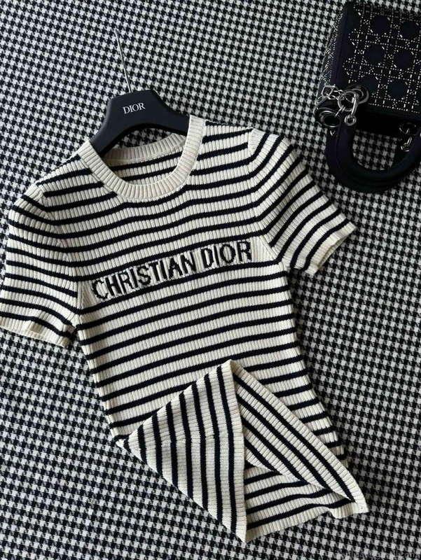 Dior Women’s T-shirt Fashion Clothing D82573