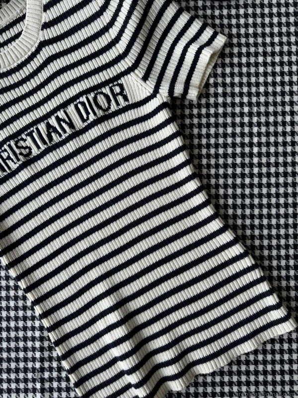 Dior Women’s T-shirt Fashion Clothing D82573