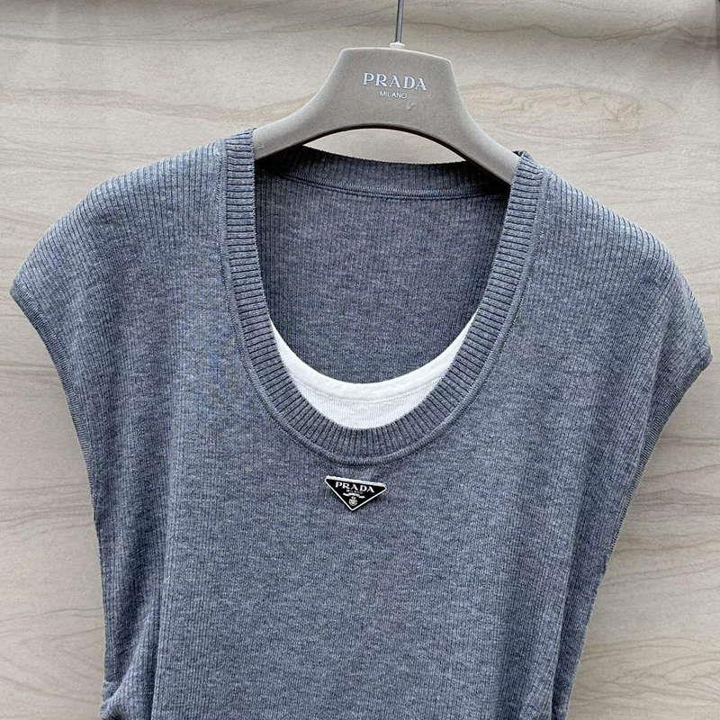 Prada Women’s T-shirt Fashion Clothing P89211
