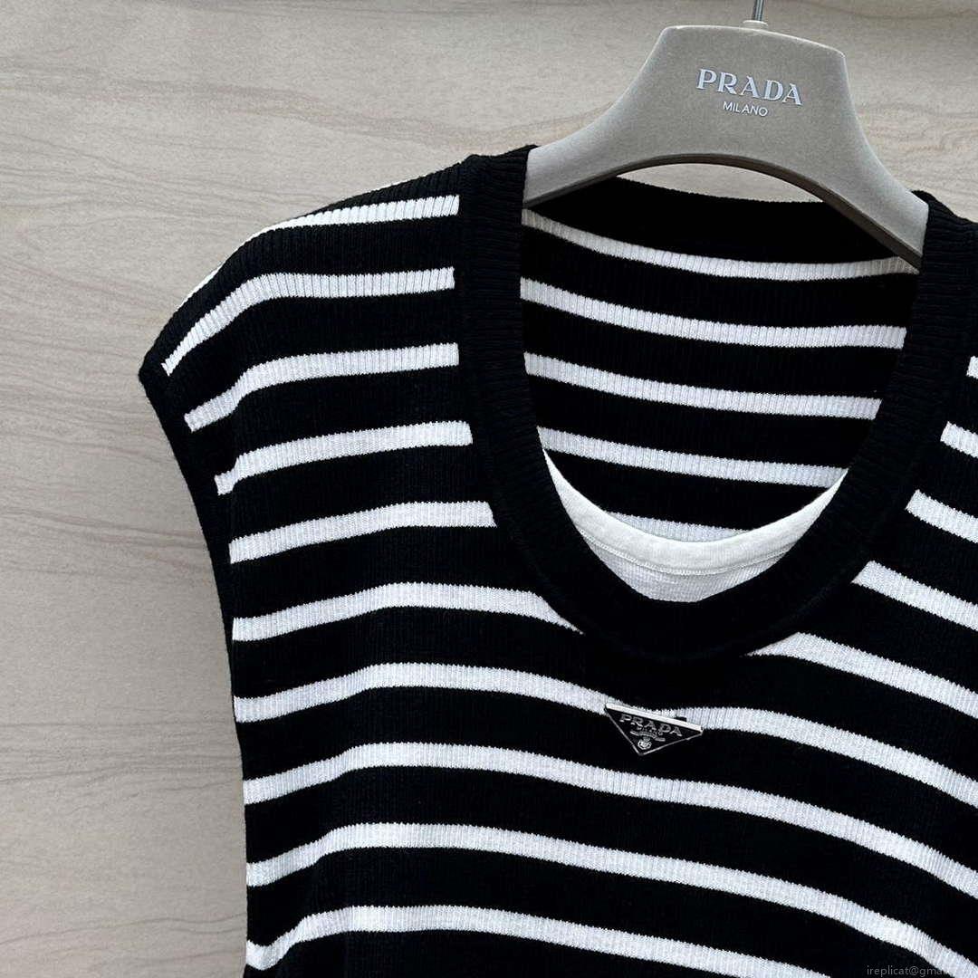 Prada Women’s T-shirt Fashion Clothing P89212