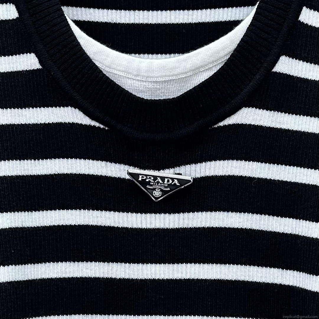 Prada Women’s T-shirt Fashion Clothing P89212