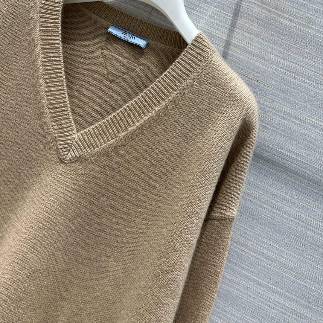 Prada Women’s Fashion Clothing Cashmere Sweater P99469