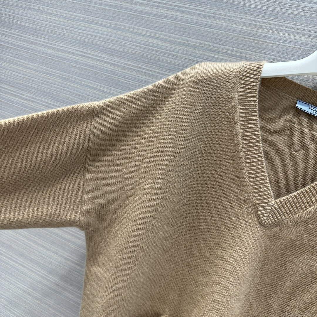 Prada Women’s Fashion Clothing Cashmere Sweater P99469