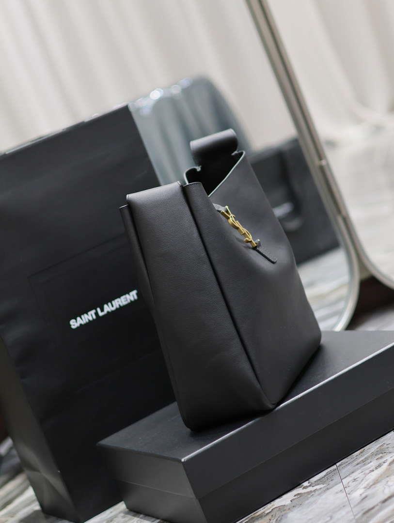 YSL 753837 Le 5 À 7 Supple Large In Smooth Leather Black
