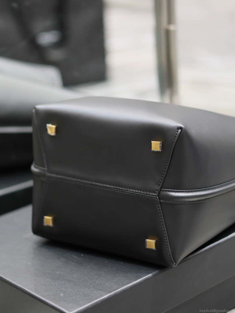 YSL 742828 Le 5 À 7 Supple Small In Smooth Leather Black