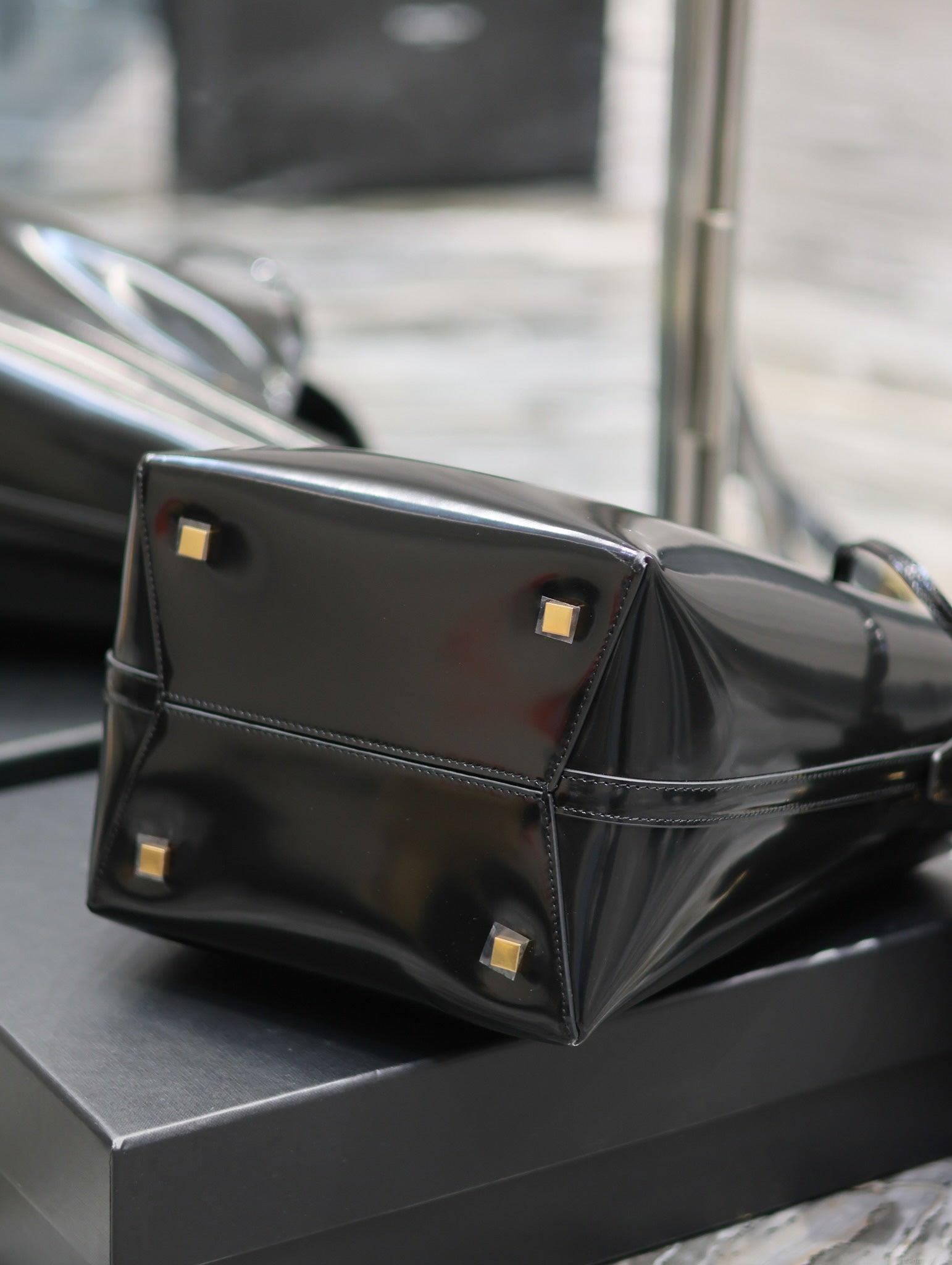 YSL 742828 Le 37 In Vegetable-Tanned Patent Leather Black