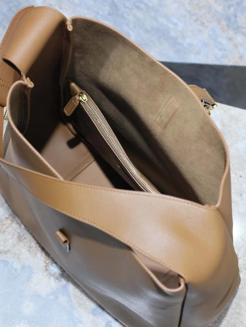 YSL 753837 Le 5 À 7 Supple Large In Smooth Leather Brown
