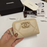 CHANEL Zipper wallet - Image 2