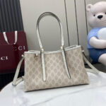 GG Emblem medium tote bag - Image 2