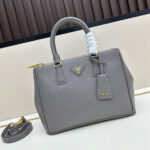 Prada Galleria medium Saffiano leather bag(HIGH-END GRADE) - Image 2