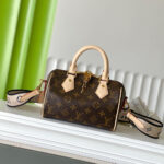 LV Speedy Bandoulière 20(HIGH-END GRADE) - Image 2