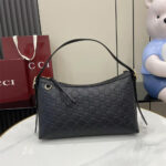GG Emblem medium shoulder bag - Image 2
