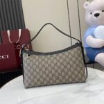 GG Emblem medium shoulder bag - Image 2