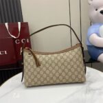 GG Emblem medium shoulder bag - Image 2