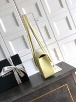 Chanel shoulder Bag 5809 22cm Yellow - Image 4