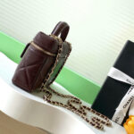 CHANEL Vanity with Chain(high-end grade) - Image 3