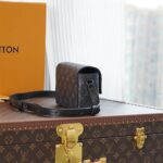 LV Steamer Wearable Wallet - Image 3