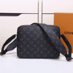 LV Outdoor Messenger - Image 3