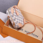 LV Neokapi Pouch - Image 3