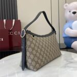 GG Emblem medium shoulder bag - Image 3