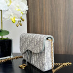 Medium Saddle Pouch with Chain - Image 3