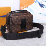 LV S LOCK MESSENGER - Image 3