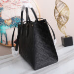 LV ONTHEGO MM - Image 4