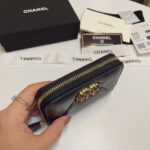 CHANEL Zipper wallet - Image 4