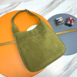 YSL LE 5 À 7 supple SUEDE LARGE - Image 4