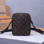 LV Christopher Wearable Wallet - Image 4