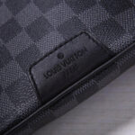 LV Discovery Bumbag - Image 4