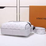 LV Outdoor Messenger - Image 4