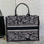 Dior Lucky Medium Dior Book Tote - Image 4